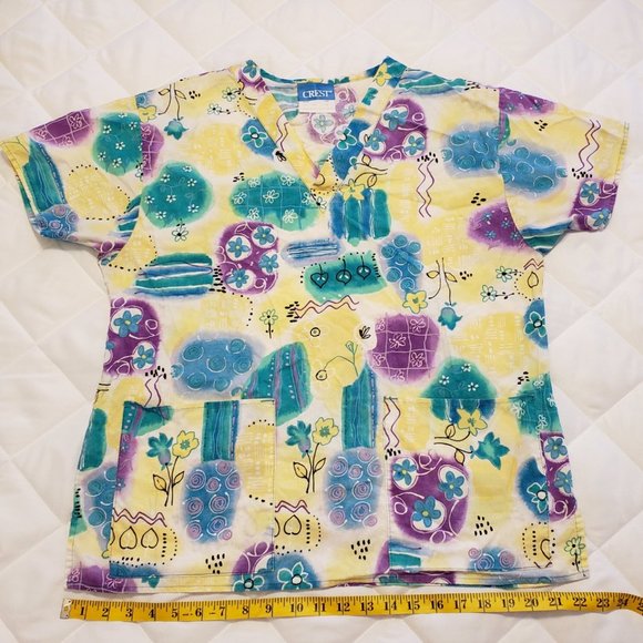 Crest Medium Scrub Top- Floral Pattern - Picture 5 of 8